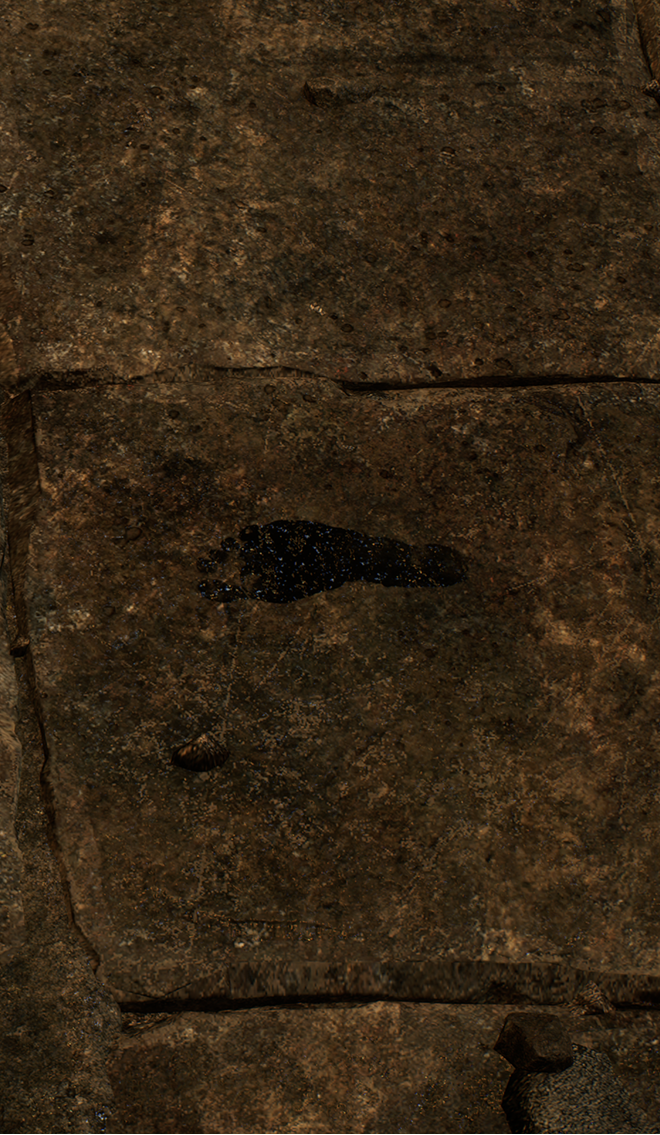 Footprint on a flat stone receiver